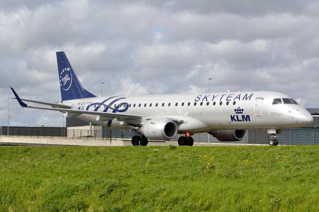 Embraer ERJ-190 (PH-EZX)