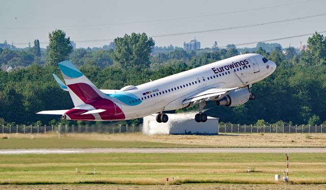 Airbus A320 (D-AIZQ) - take off at DUS/EDDL RWY05R 22. jun 2022