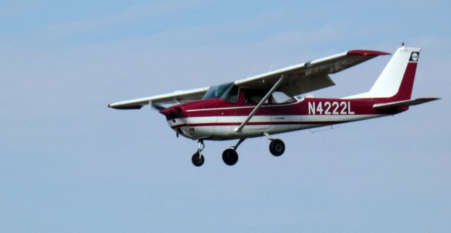 Cessna Skyhawk (N4222L) - Shown here is a 1966 Cessna 172G Skyhawk in the Autumn of 2023.