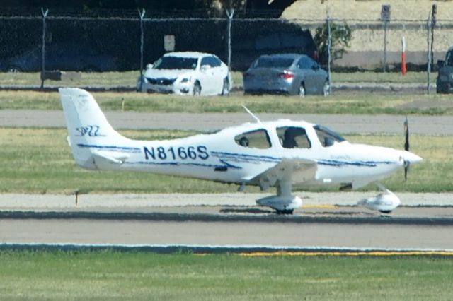 Cirrus SR-22 (N8166S)