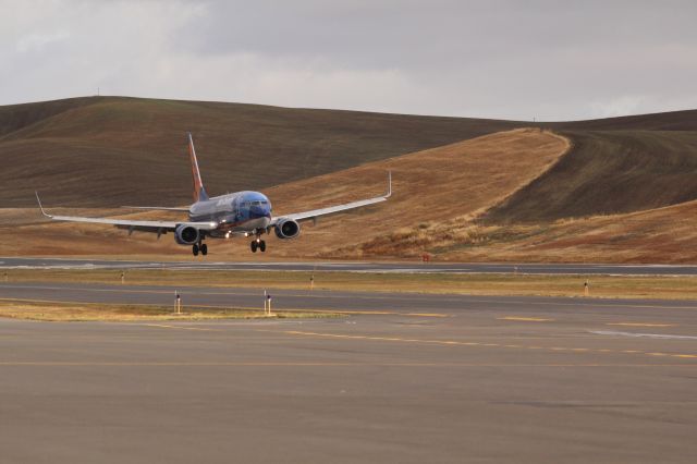 Boeing 737-700 (N806SY)