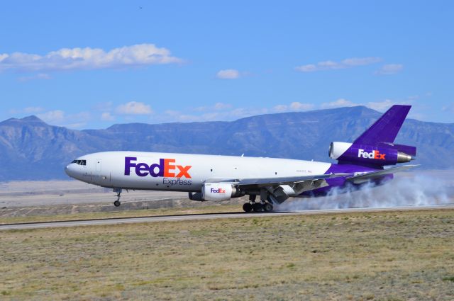 McDonnell Douglas DC-10 (N567FE) - Landing on runway 03 at ABQ.