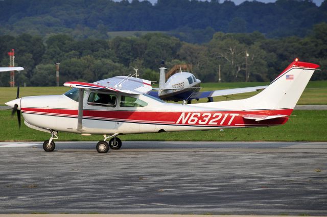 Cessna Skylane RG (N6321T) - Seen at KFDK on 9/18/2009.      a href=http://discussions.flightaware.com/profile.php?mode=viewprofile&u=269247  Profile/a