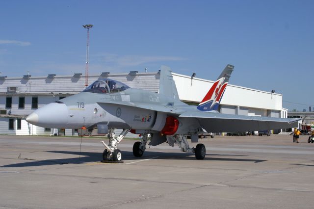 McDonnell Douglas FA-18 Hornet (18-8719)