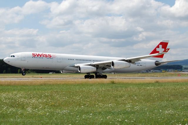 Airbus A340-300 (HB-JMG)