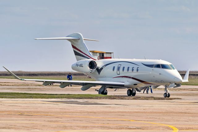 Bombardier Challenger 300 (P4-AGL)