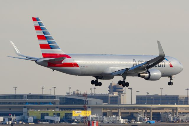 BOEING 767-300 (N373AA) - American - N373AA - B767-300 - Arriving KDFW 12/27/2013