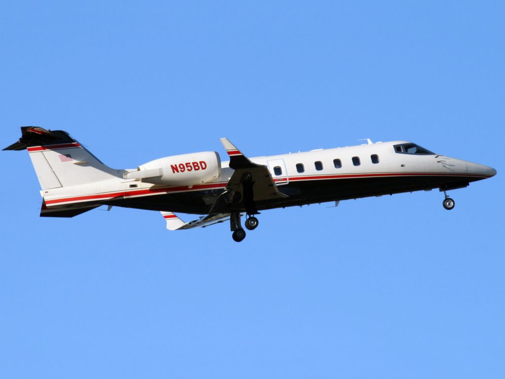 Learjet 60 (N95BD) - The Lear 60 is very powerful aircraft. Note the small high pressure tires on the main landing gear. Raw photo courtesy of LEARJETMIAMI - thank you!