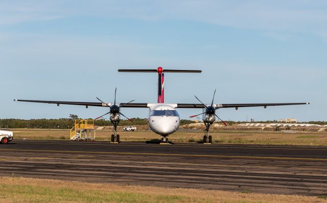 de Havilland Dash 8-400 (VH-QOB)