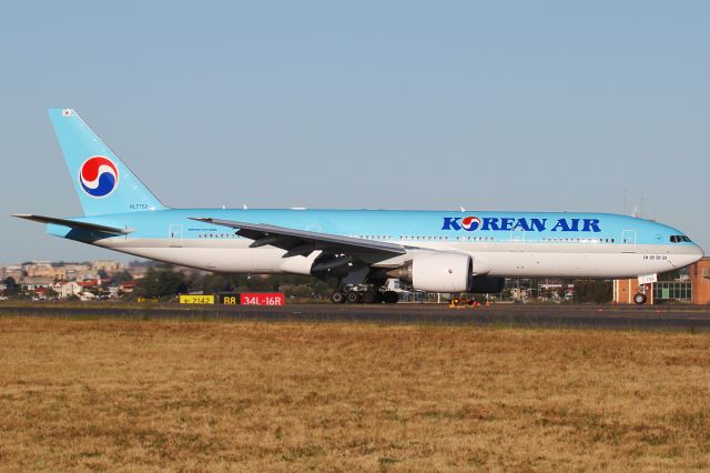 Boeing 777-200 (HL7752) - Recently been repainted with new larger titles and minus the New Horizons of Korea scheme.