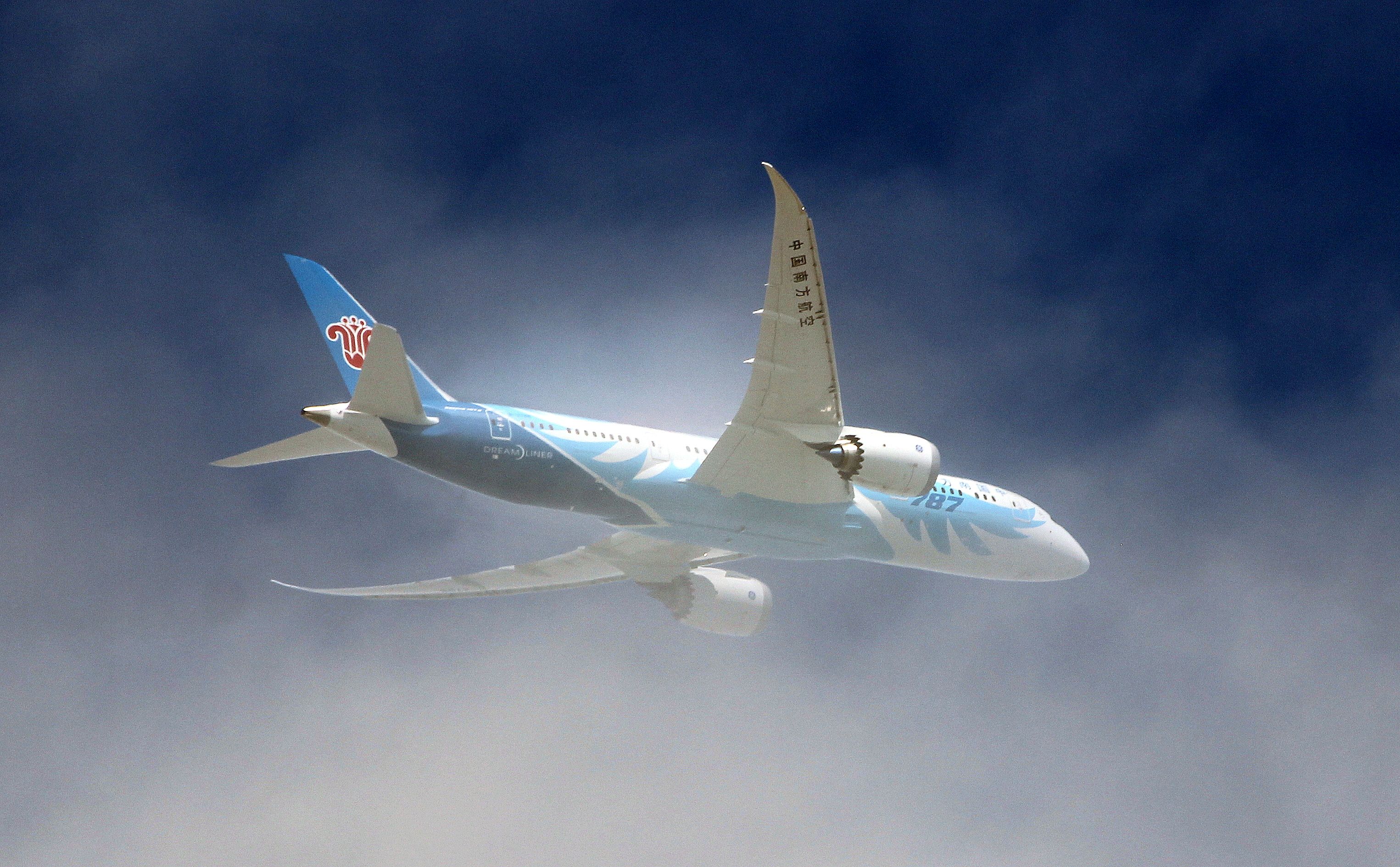 Boeing 787-8 (B-2788) - CSN 787 departure out of Vancouver.