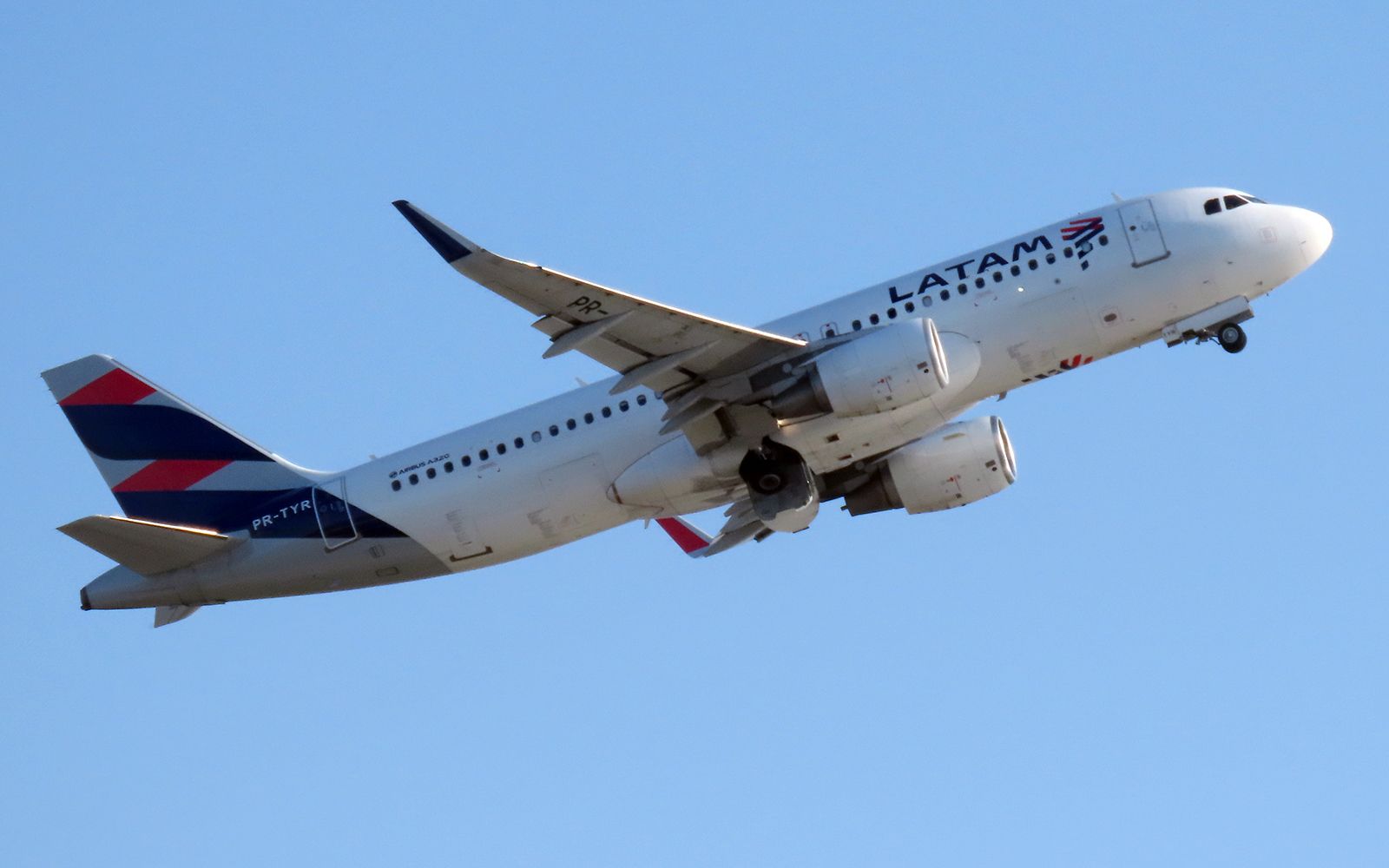 Airbus A320 (PR-TYR)