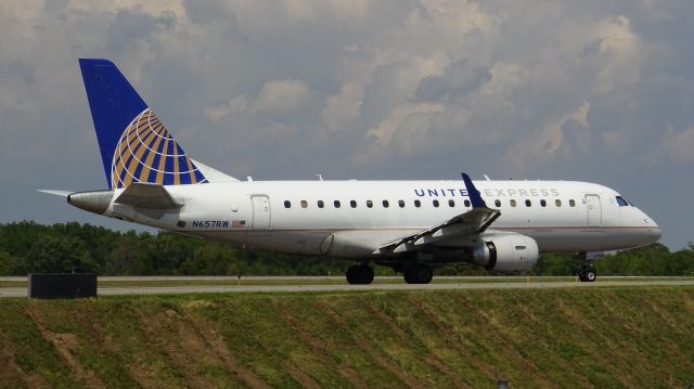 Embraer 170/175 (N657RW)