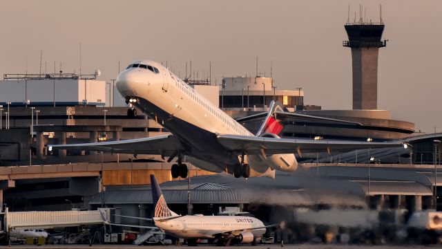 Boeing 717-200 (N998AT)