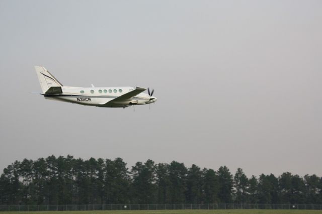 Beechcraft King Air 100 (N311CM)