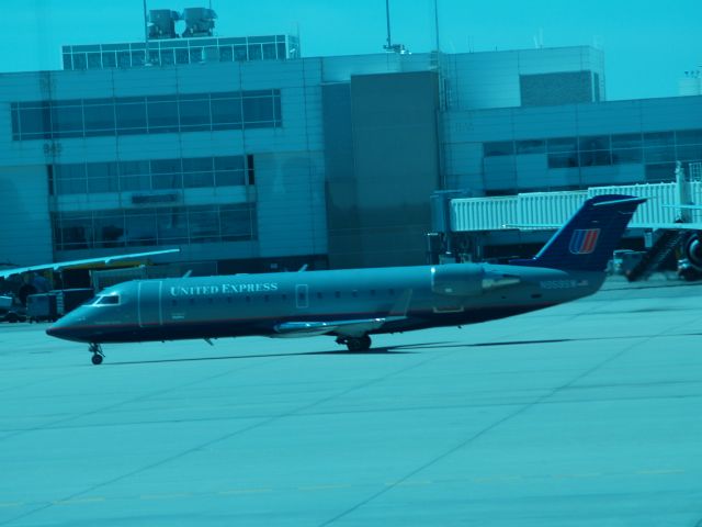 Canadair Regional Jet CRJ-200 —