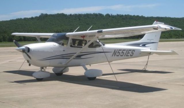 Cessna Skyhawk (N551ES)