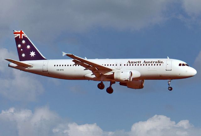 — — - ANSETT AUSTRALIA AIRLINES - AIRBUS A320-211 - REG : VH-HYK (CN 157) - ADELAIDE INTERNATIONAL AIRPORT SA. AUSTRALIA - YPAD 17/4/1993