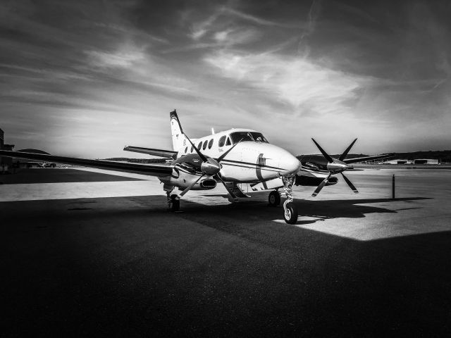 Beechcraft King Air 90 (N1SM)