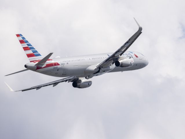 Airbus A321 (N116AN) - Take off 22R. Canon 600mm lens. 08-AUG-2022.