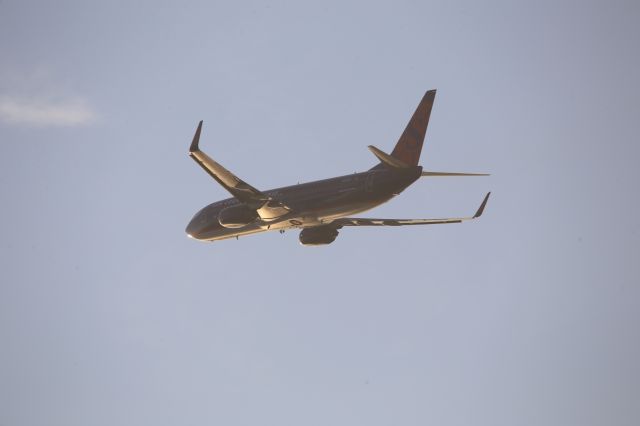 Boeing 737-800 (N828SY)