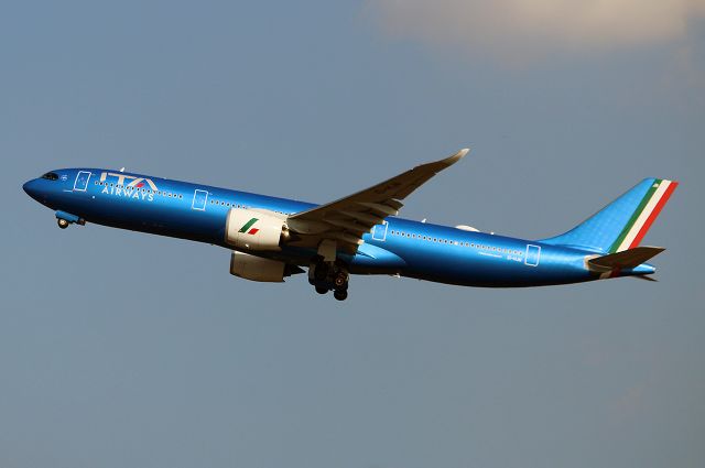 Airbus A330-300 (EI-HJN)