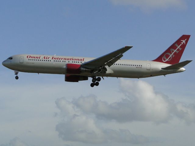 BOEING 767-300 (N351AX)