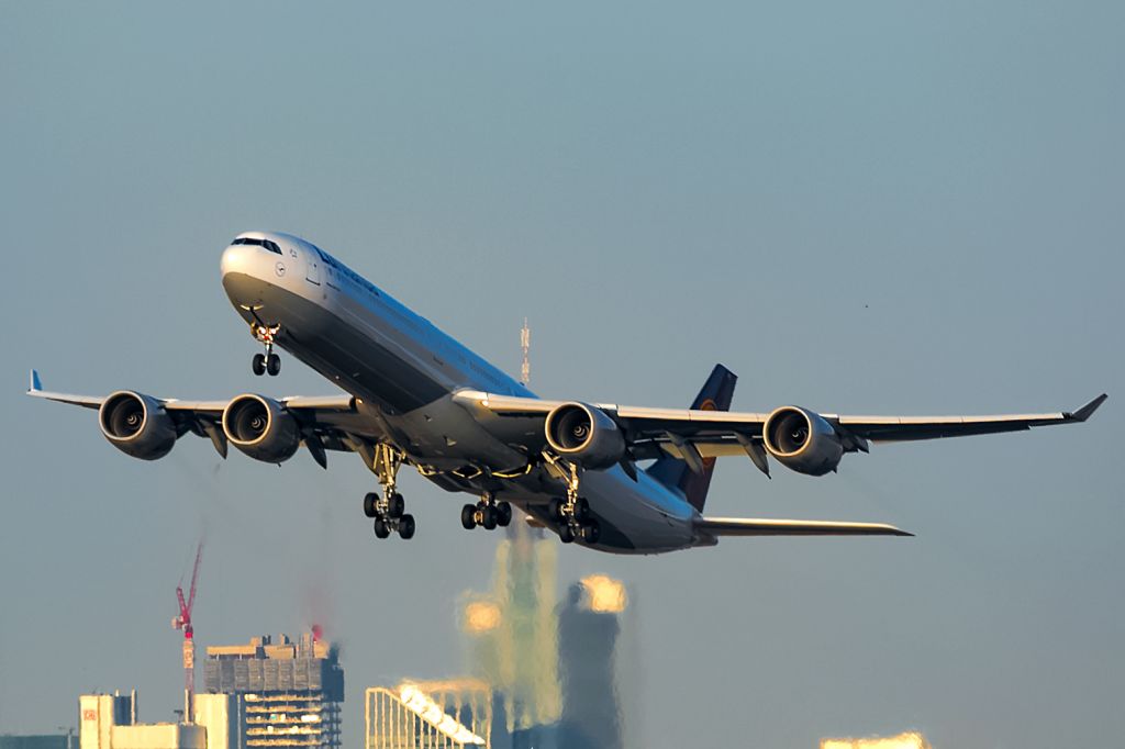 Airbus A340-600 (D-AIHW)