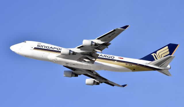 Boeing 747-400 (9V-SFP) - Departing LAX