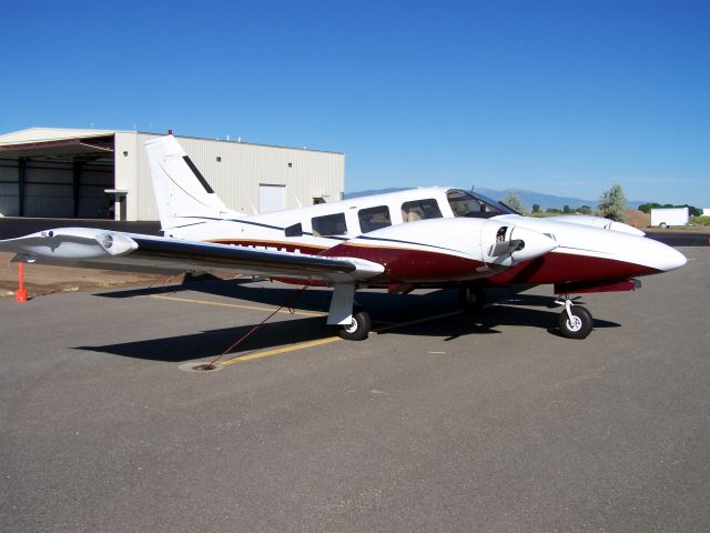 Piper Seneca (N47744)