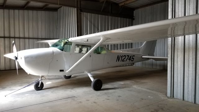 Cessna Skyhawk (N12745)