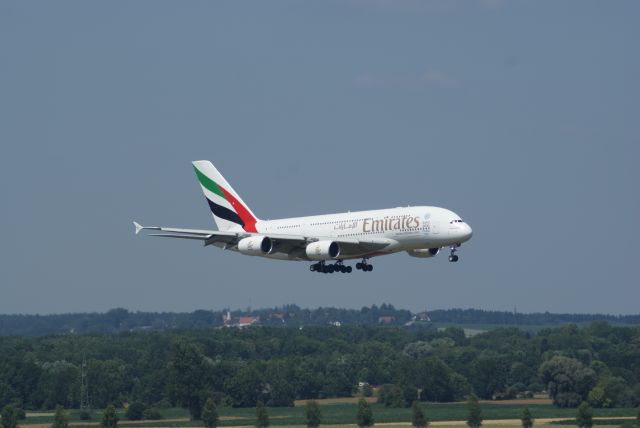 Airbus A380-800 (A6-EDK)