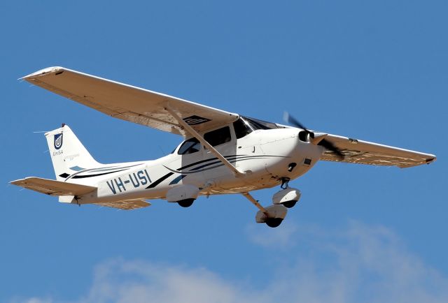 Cessna Skyhawk (VH-USI) - UNISA - UNIVERSITY IF SOUTH AUSTRALIA - CESSNA 172S SKYHAWK SP - REG VH-USI (CN 172S-10252) - PARAFIELD ADELAIDE SA. AUSTRALIA - YPPF (3/12/2014)