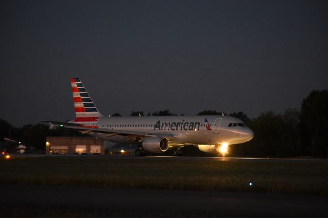 Airbus A320 (N125UW) - Veterans Honor Flight Of Southern Illinois Oct 2017