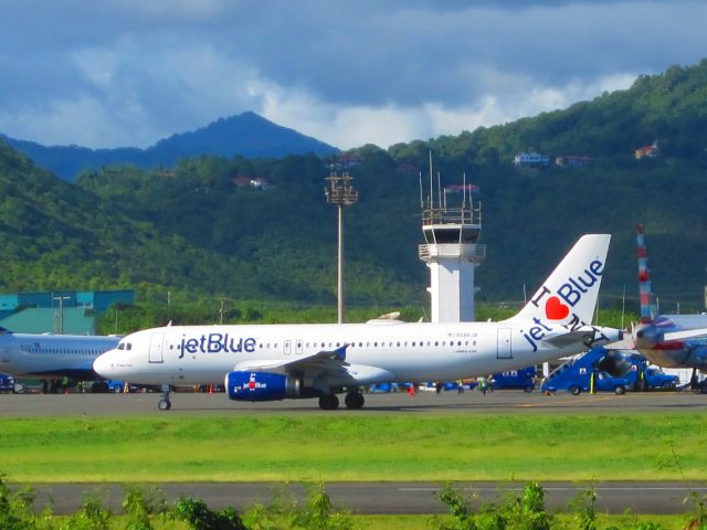 Airbus A320 (N586JB)