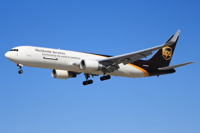 BOEING 767-300 (N350UP)