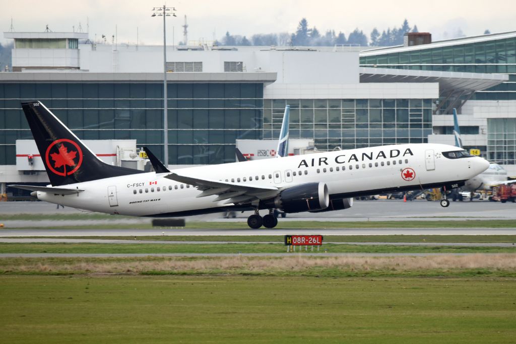 Boeing 737 MAX 8 (C-FSCY)