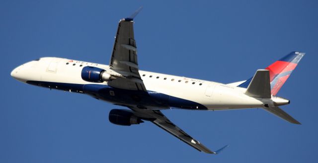 Embraer 170/175 (N621CZ) - Operating as DELTA CONNECTION, Compass Airlines # 5759 departure to KLAX from 30R   10-25-2015