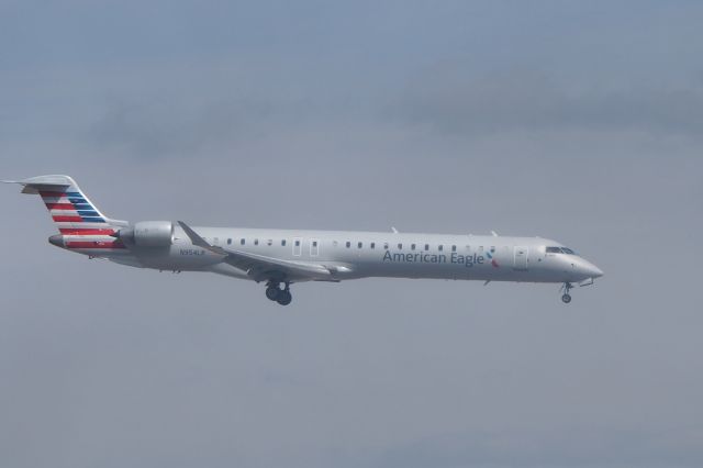 Canadair Regional Jet CRJ-200 (N954LR)