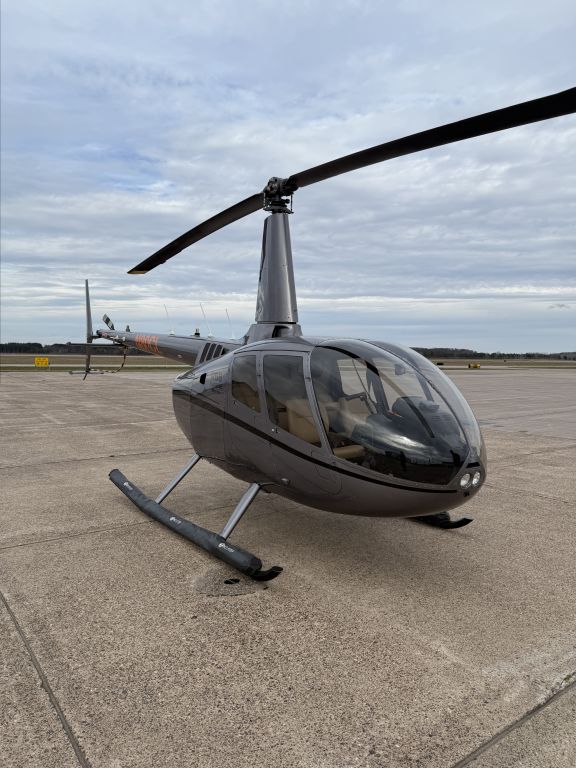 Robinson R-66 (N80CL)