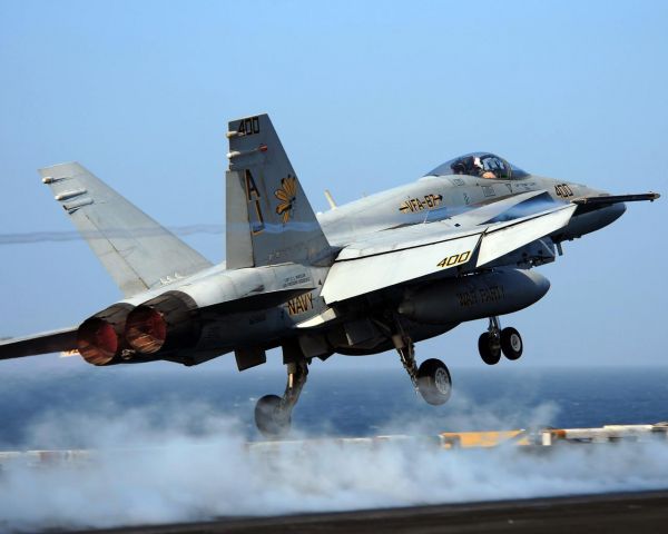 McDonnell Douglas FA-18 Hornet —