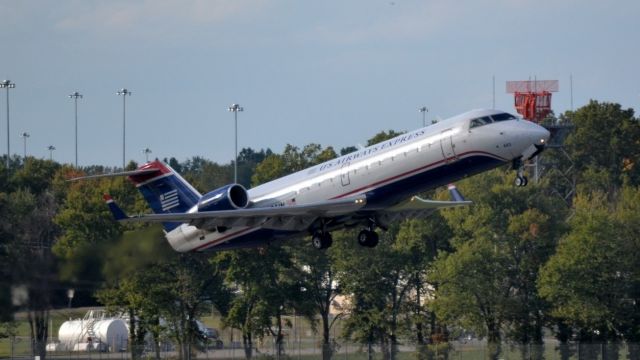 Canadair Regional Jet CRJ-200 (M443AW)