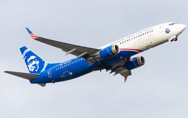 Boeing 737-800 (N570AS)