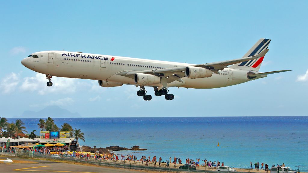 Airbus A340-300 (F-GLZK) - Landing above MahoBeach.