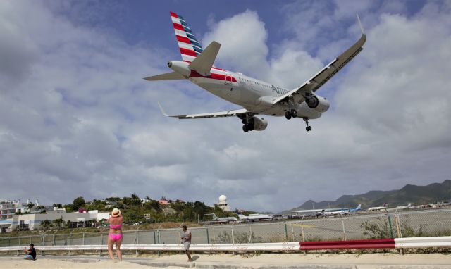 Airbus A319 (N9016)