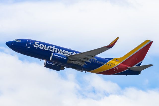 Boeing 737-700 (N7842A) - A Southwest Airlines 737-700  taking off from PHX on 2/14/23. Taken with a Canon R7 and Canon EF 100-400 II L lens.