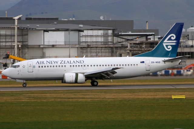 BOEING 737-300 (ZK-NGO)