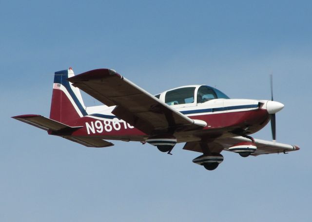 Grumman AA-5 Tiger (N9861U) - Landing at the Downtown Shreveport airport.