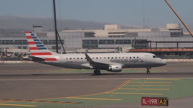 Embraer 175 (N212NN)