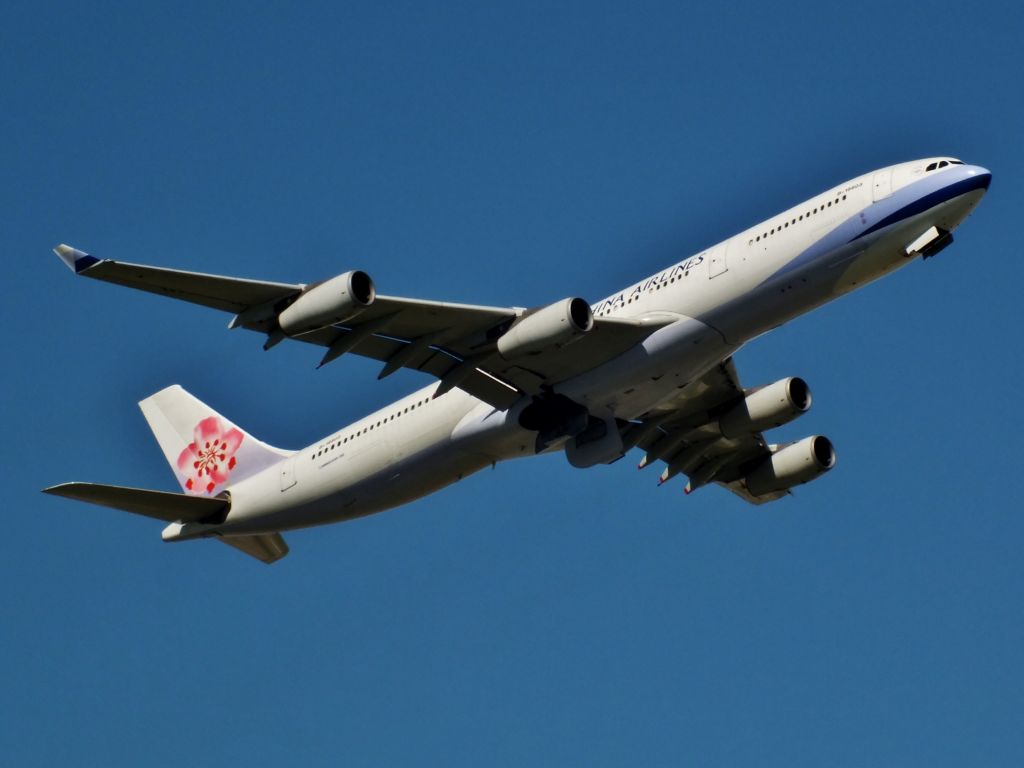 Airbus A340-300 (B-18803)